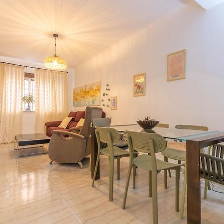 Apartamento Mundo Mencia - 3 Dormitorios En Triana Sevilla Exterior foto